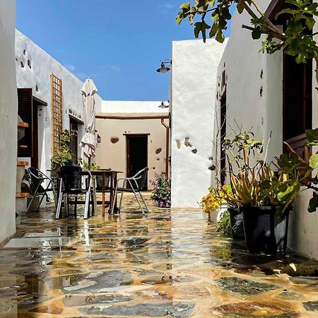 Eco Reyna House Villa Haria Bagian luar foto
